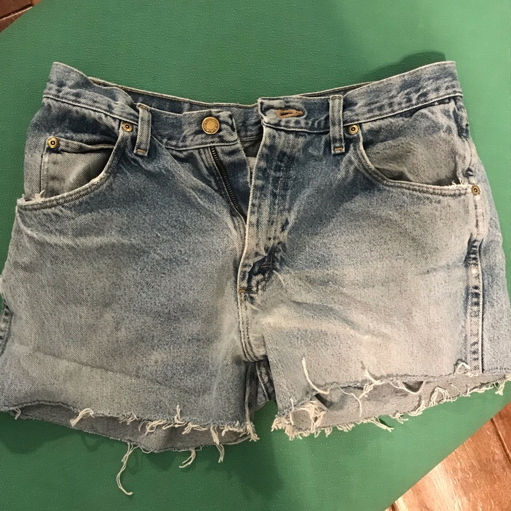 Cut-off Jean shorts